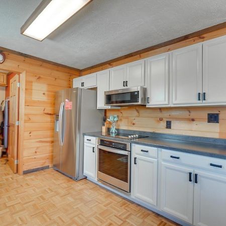 Central Sevierville Cabin With Hot Tub And Views! ภายนอก รูปภาพ