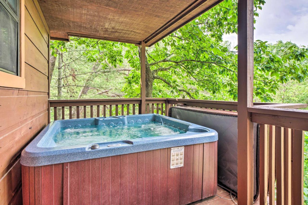 Central Sevierville Cabin With Hot Tub And Views! ภายนอก รูปภาพ