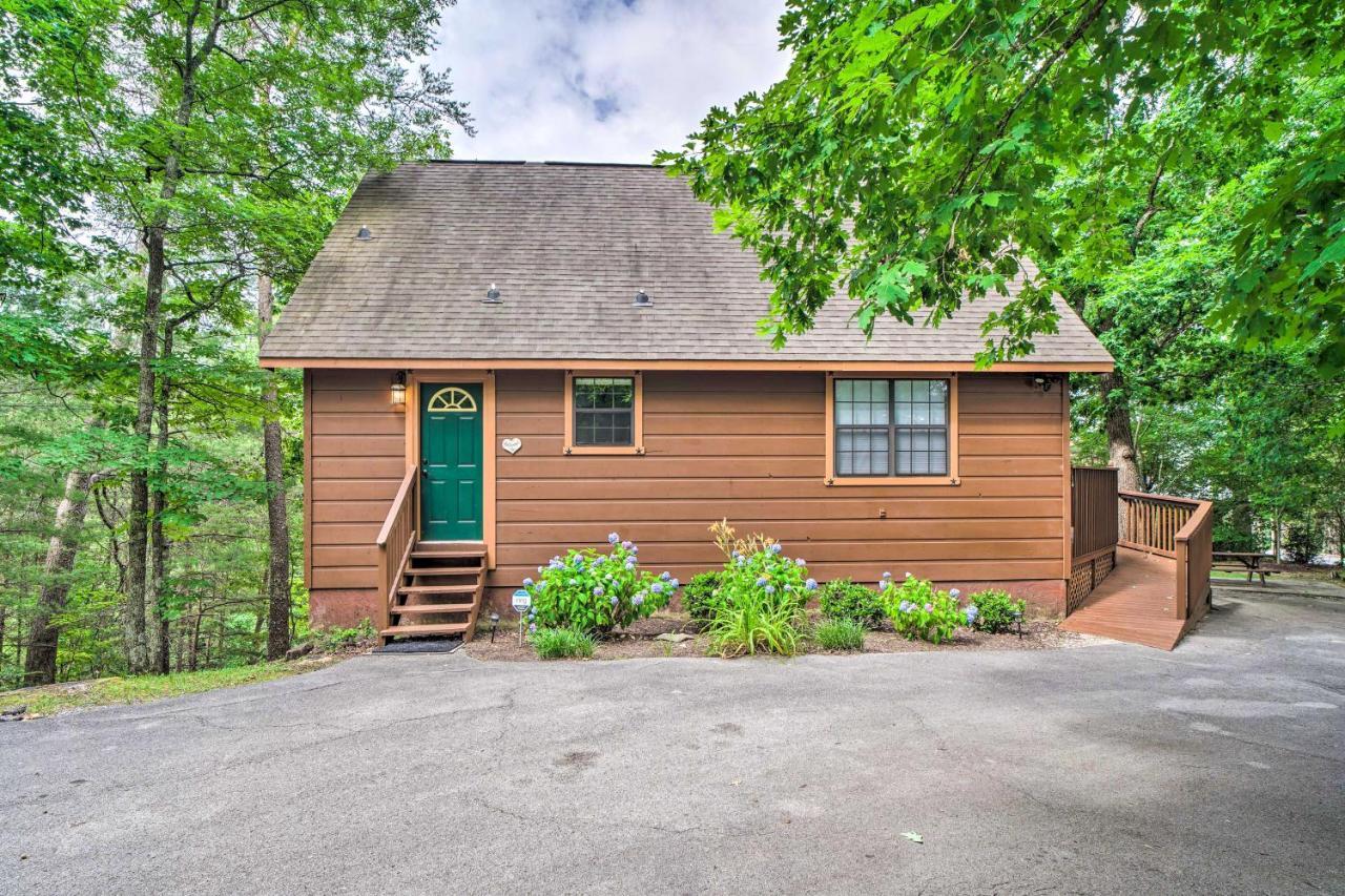 Central Sevierville Cabin With Hot Tub And Views! ภายนอก รูปภาพ