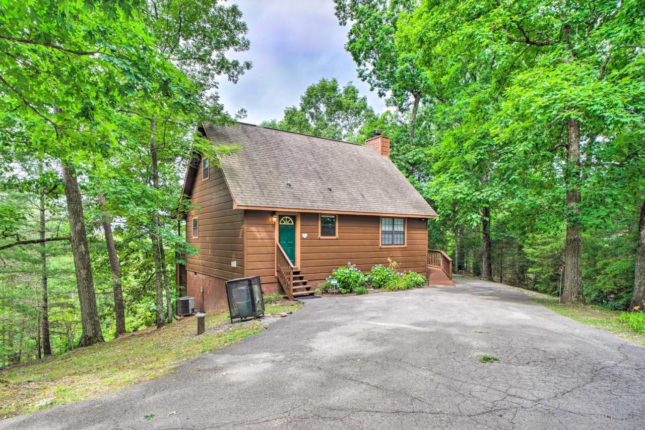 Central Sevierville Cabin With Hot Tub And Views! ภายนอก รูปภาพ