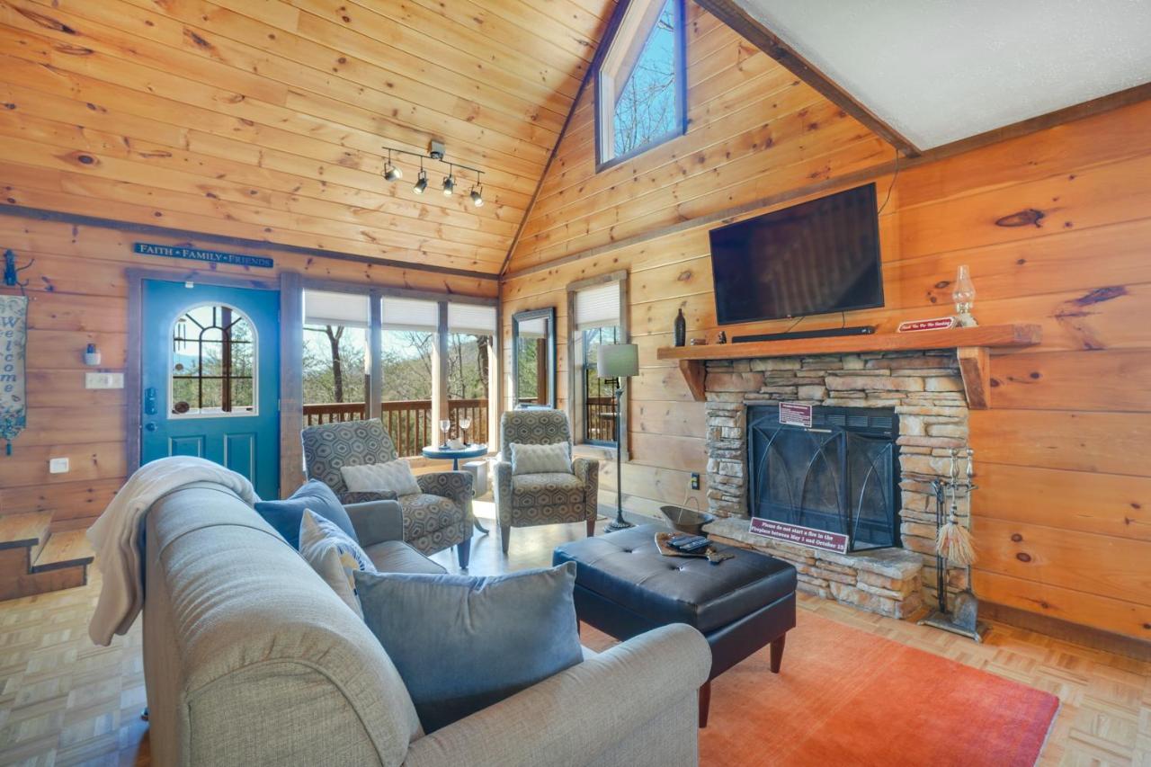 Central Sevierville Cabin With Hot Tub And Views! ภายนอก รูปภาพ