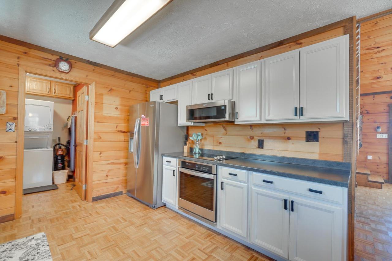 Central Sevierville Cabin With Hot Tub And Views! ภายนอก รูปภาพ