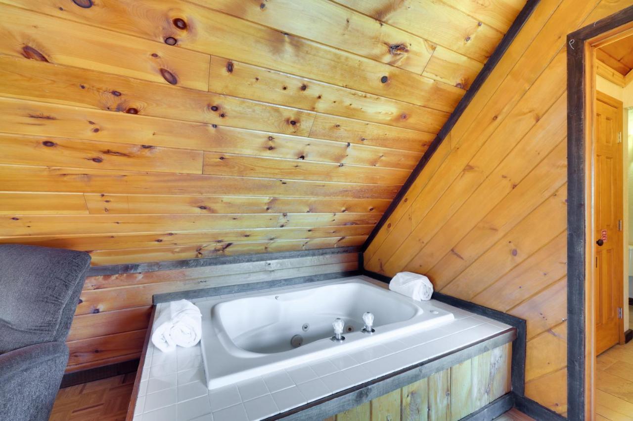 Central Sevierville Cabin With Hot Tub And Views! ภายนอก รูปภาพ