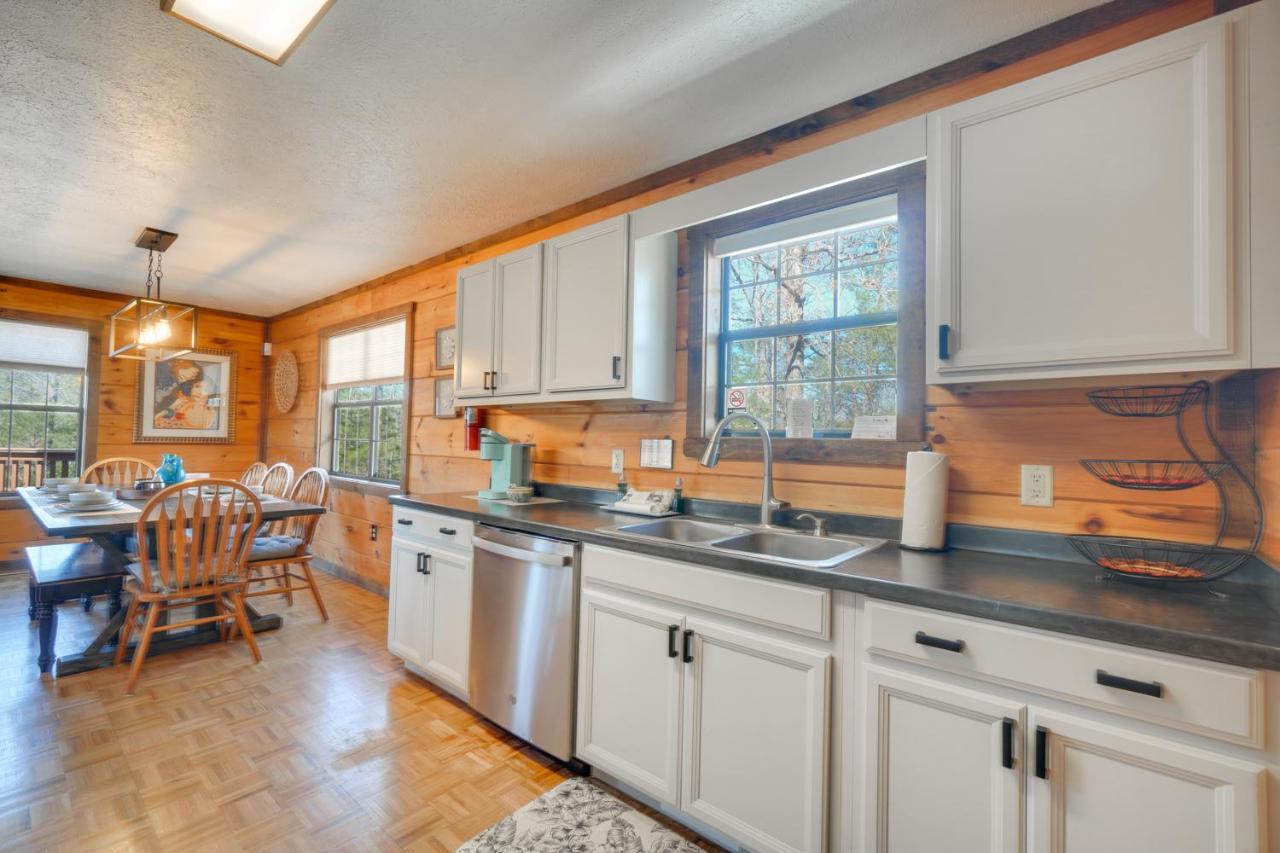Central Sevierville Cabin With Hot Tub And Views! ภายนอก รูปภาพ