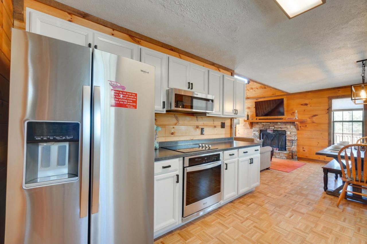 Central Sevierville Cabin With Hot Tub And Views! ภายนอก รูปภาพ